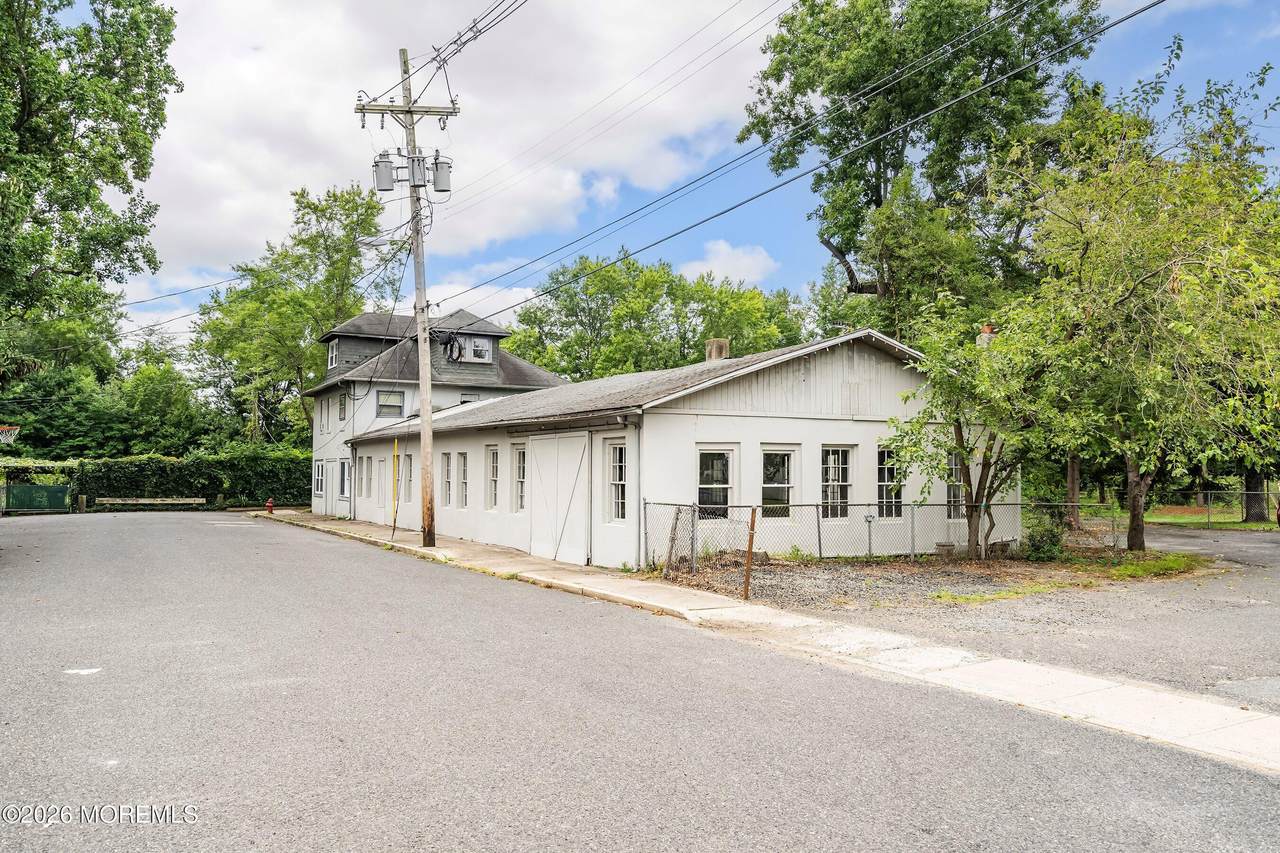 27 Boud Avenue - Photo 1