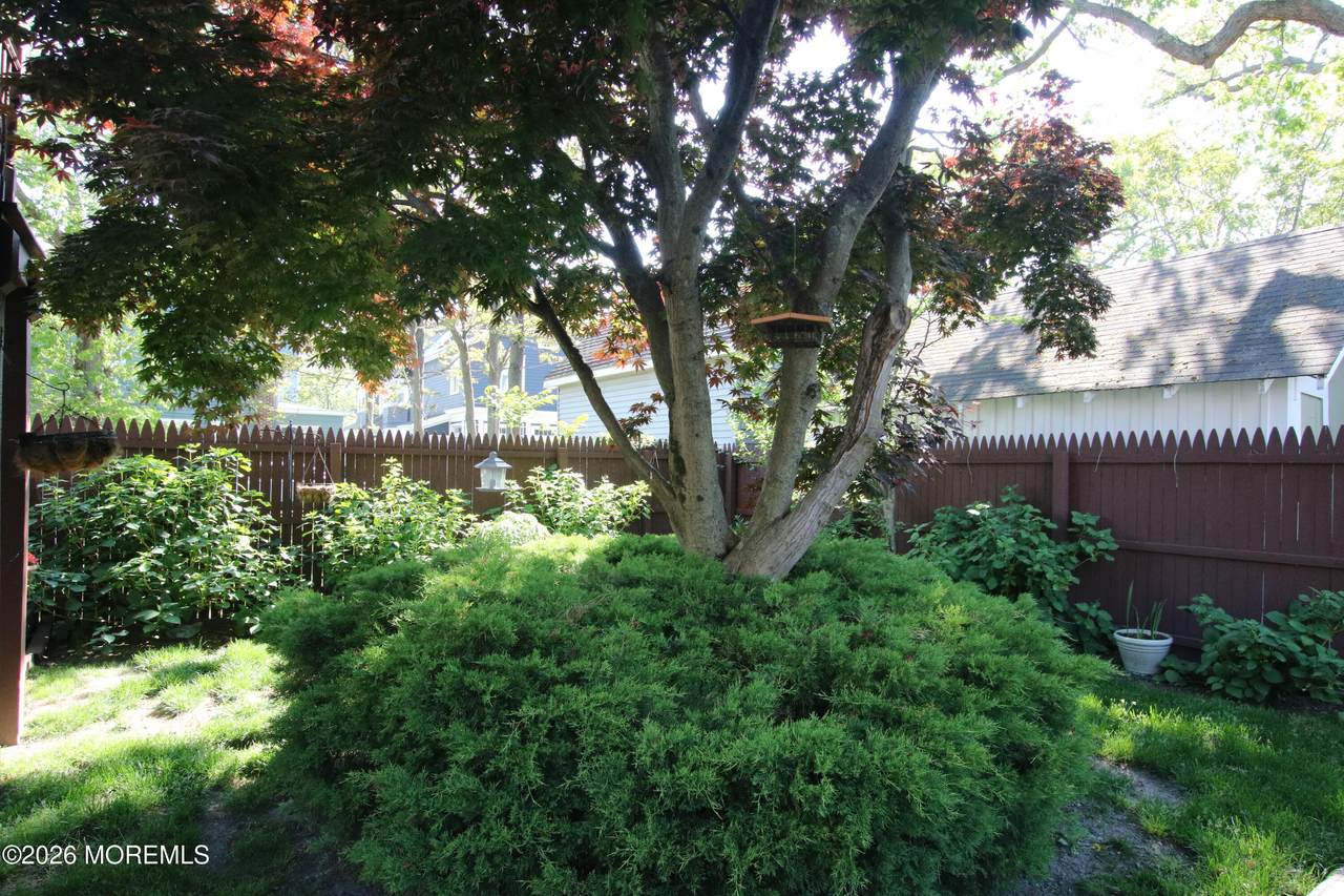 https://bt-photos.global.ssl.fastly.net/monmouth/1280_boomver_1_22615213-2.jpg