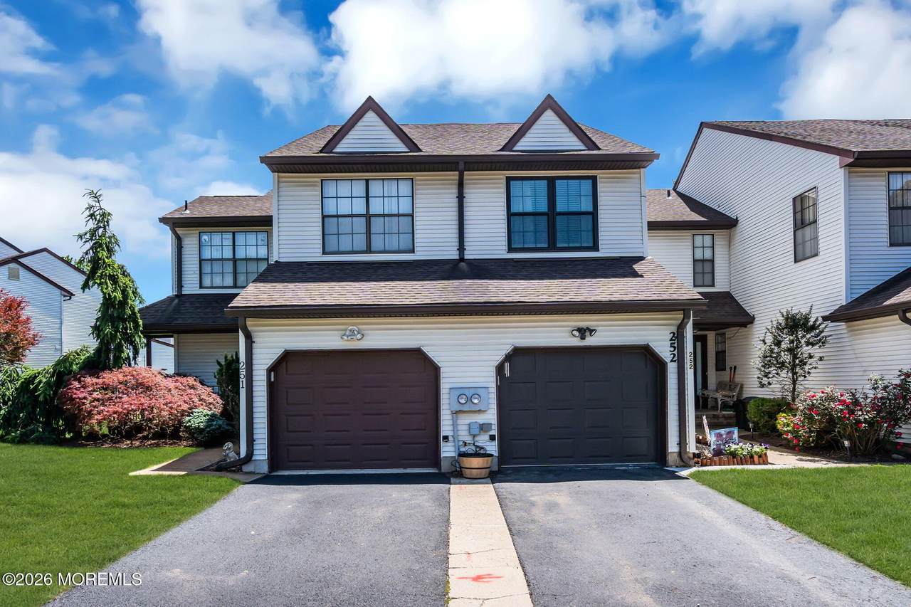 252 Longwood Drive - Photo 1