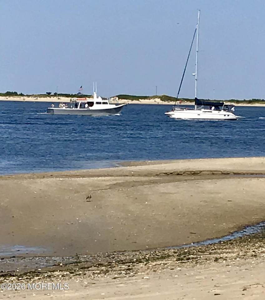https://bt-photos.global.ssl.fastly.net/monmouth/1280_boomver_1_22616426-2.jpg