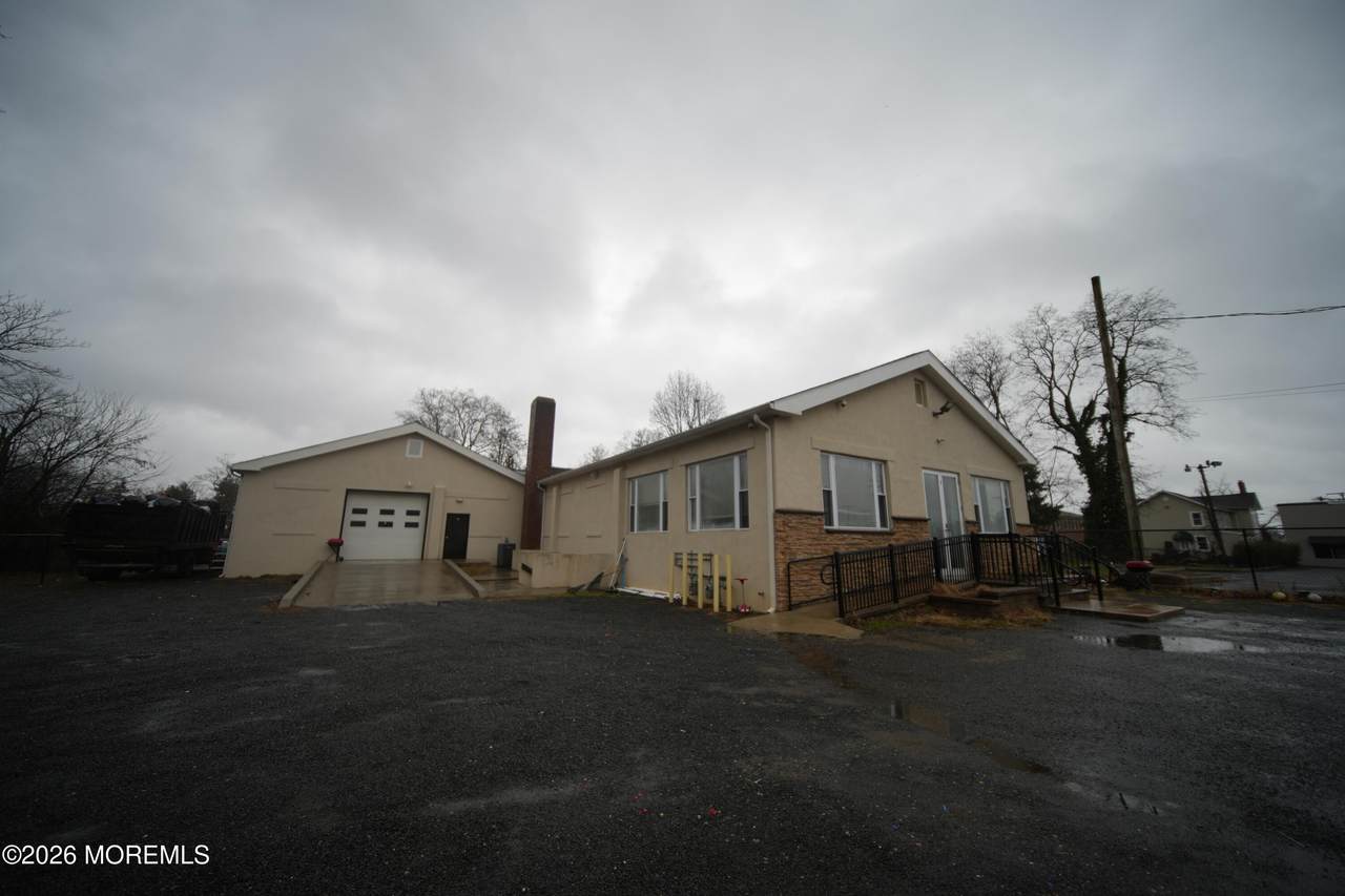 77 Throckmorton Street - Photo 1