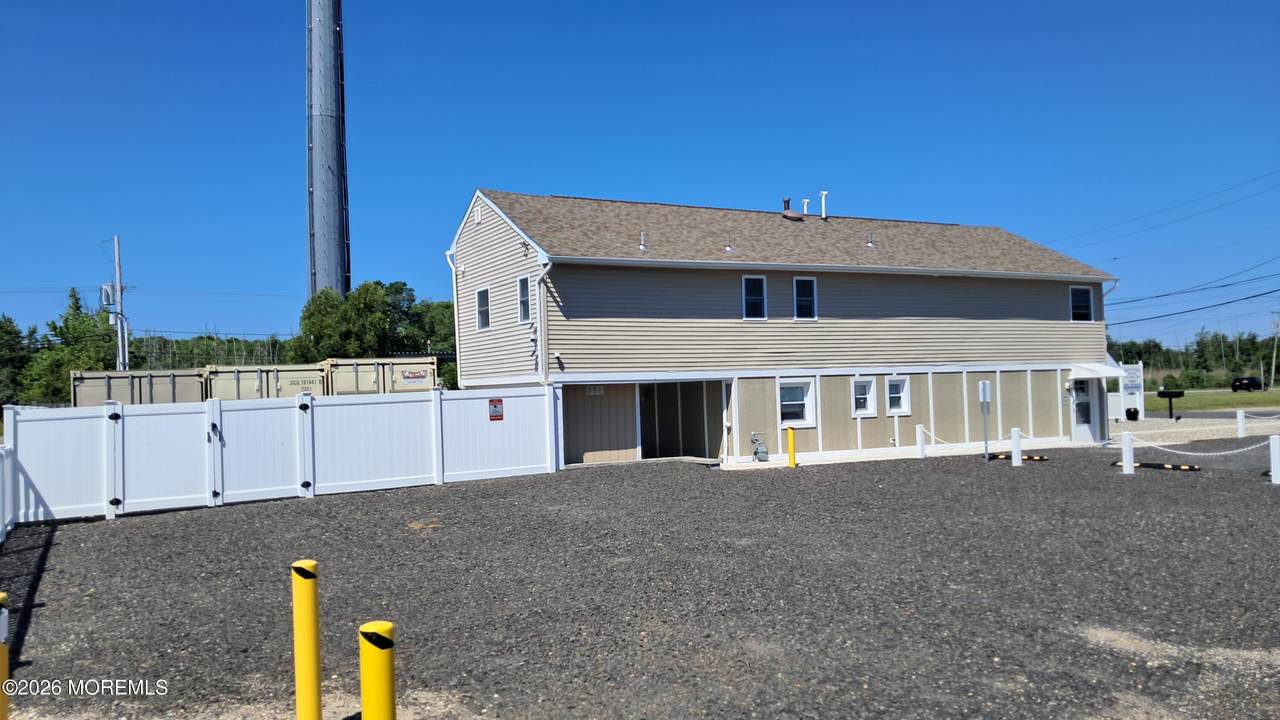 https://bt-photos.global.ssl.fastly.net/monmouth/1280_boomver_1_22616831-2.jpg