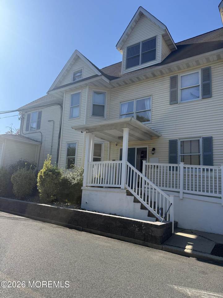 208 Maple Avenue - Photo 1