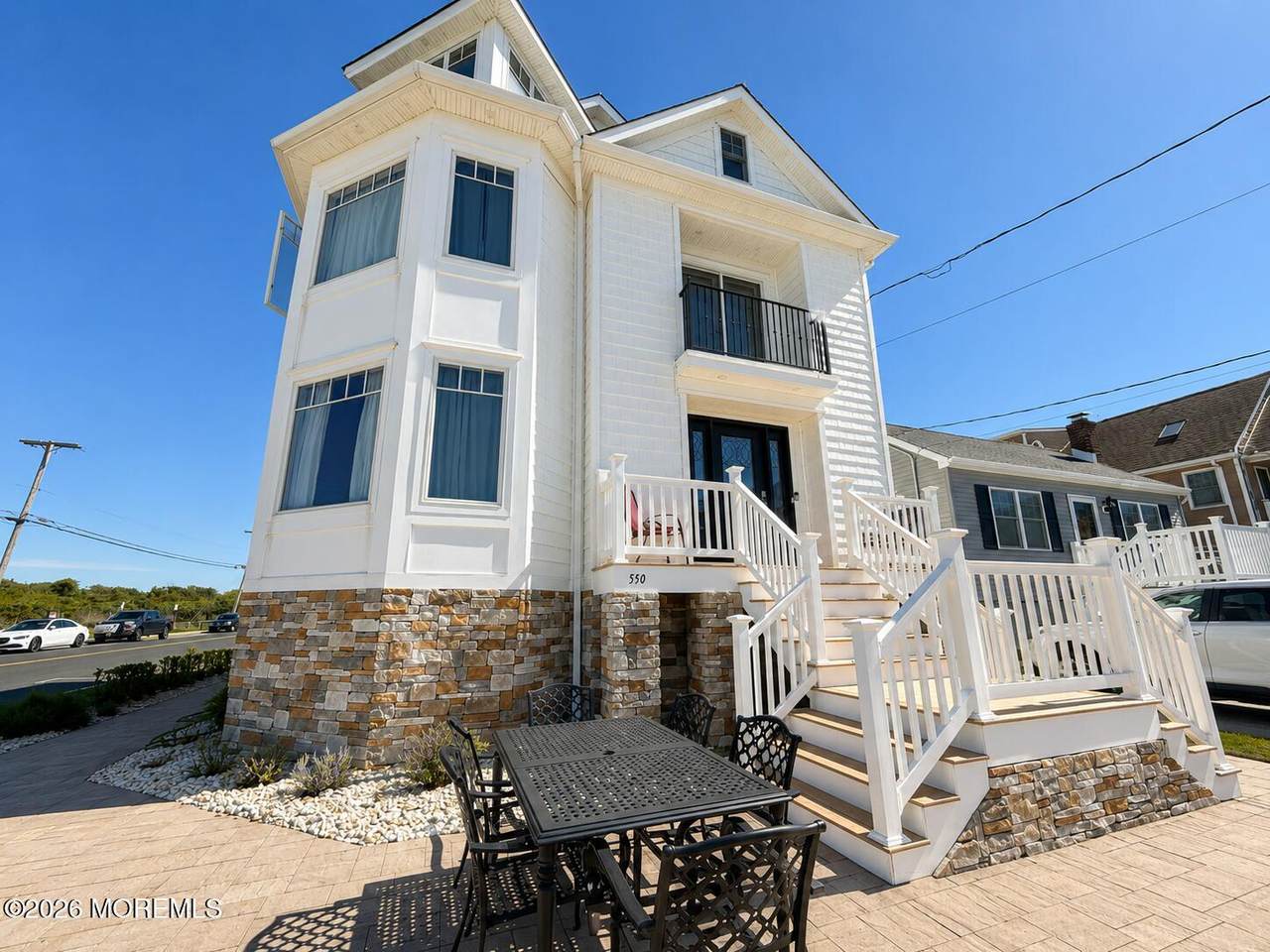 https://bt-photos.global.ssl.fastly.net/monmouth/1280_boomver_1_22616959-2.jpg
