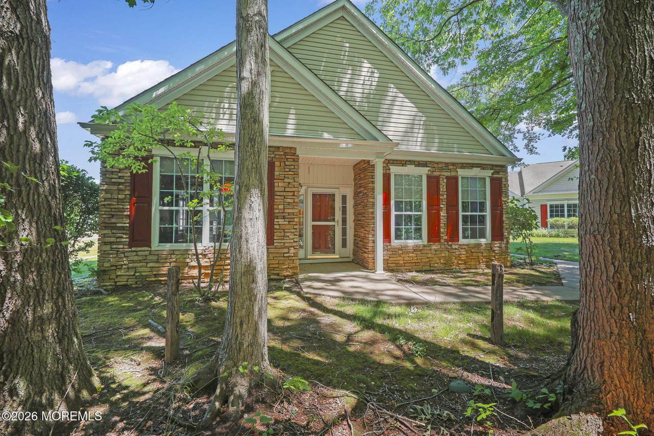 511 Skylark Drive - Photo 1