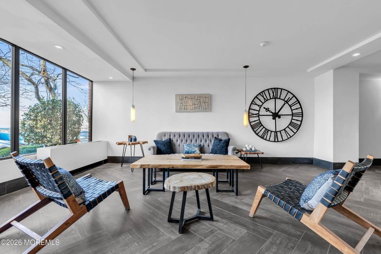 10 Ocean Boulevard - Photo 1