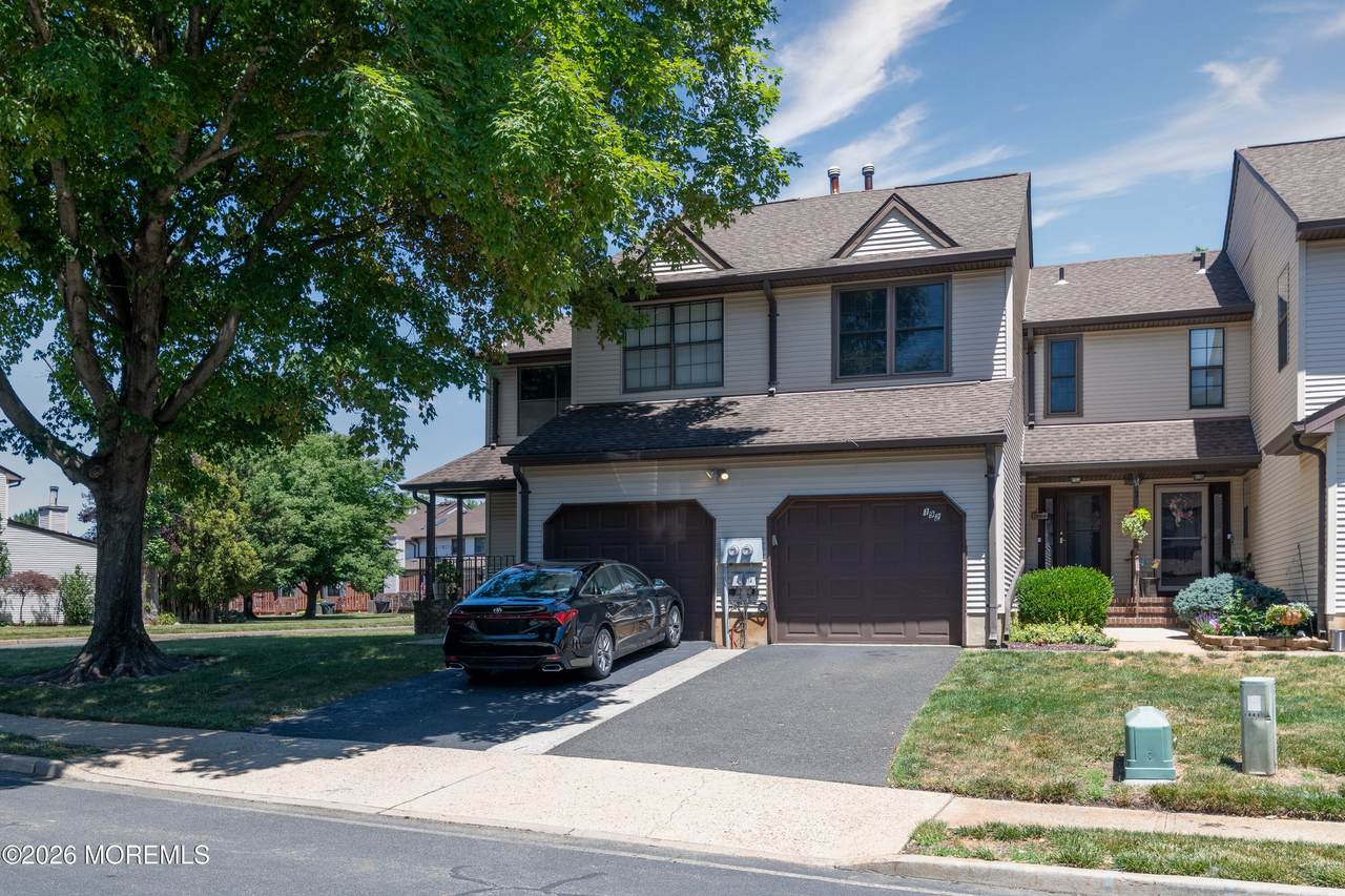 192 Longwood Drive - Photo 1