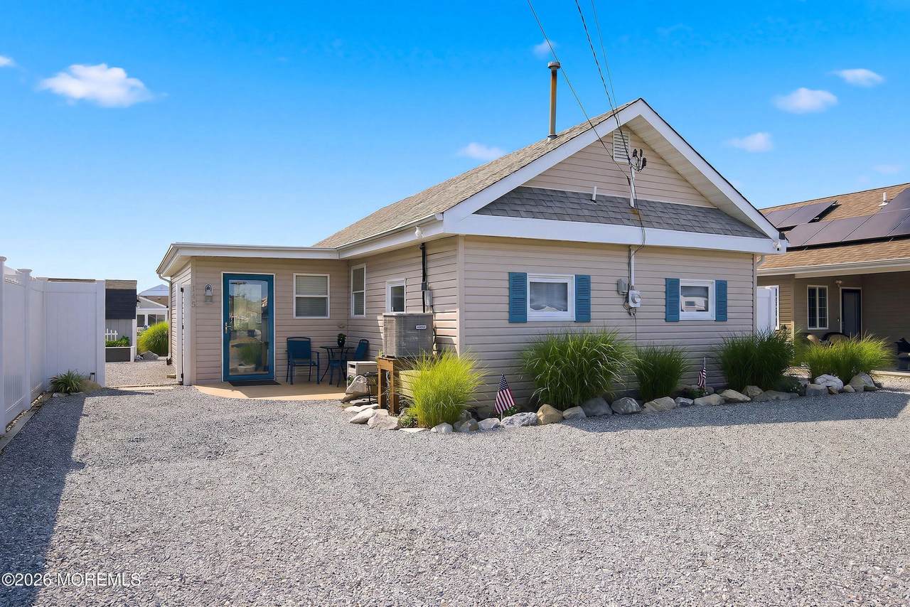 143 Spinnaker Drive - Photo 1