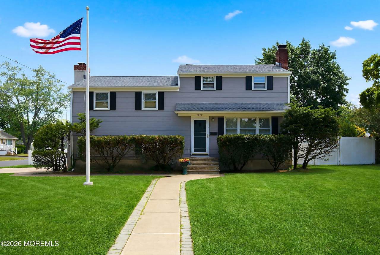 1317 Magnolia Avenue - Photo 1