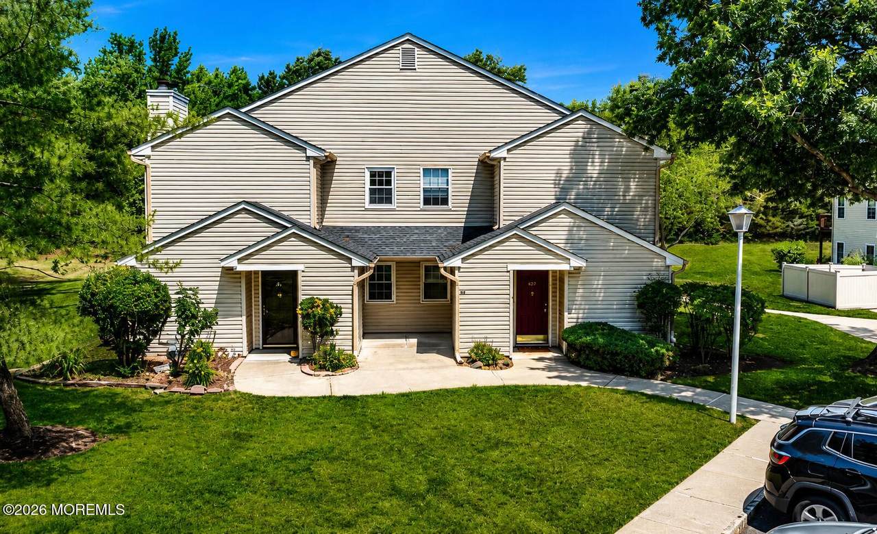 471 Hawthorne Place - Photo 1
