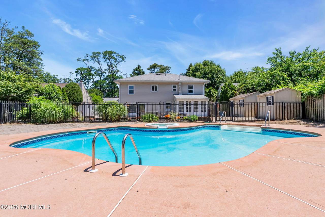 517 Riverwood Park - Photo 1