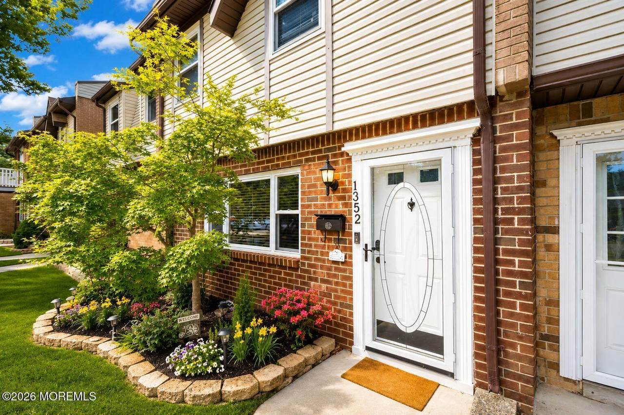 1352 Isabella Court - Photo 1