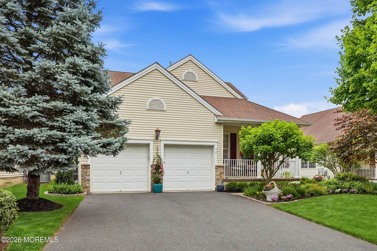 70 Rolling Meadows Boulevard - Photo 1