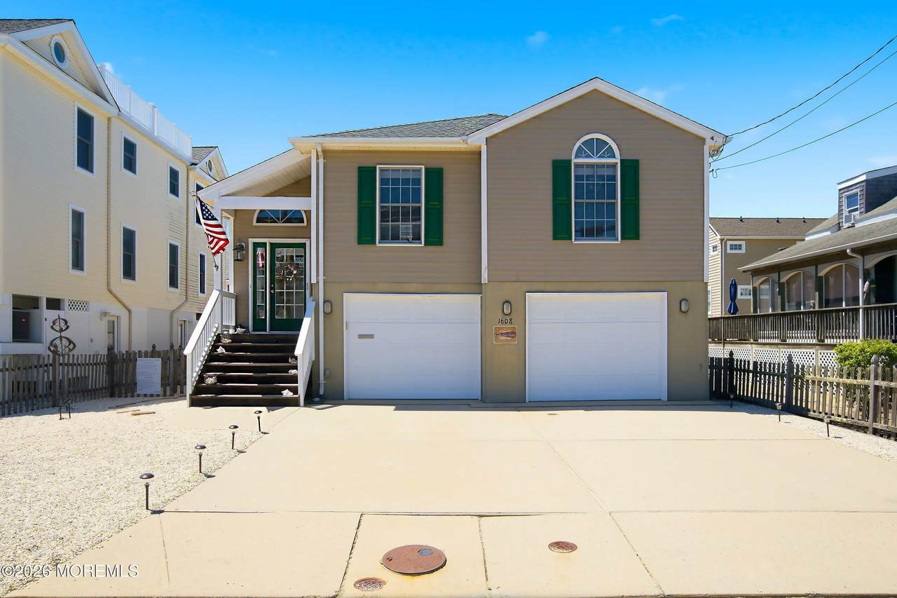 1608 Waverly Avenue - Photo 1