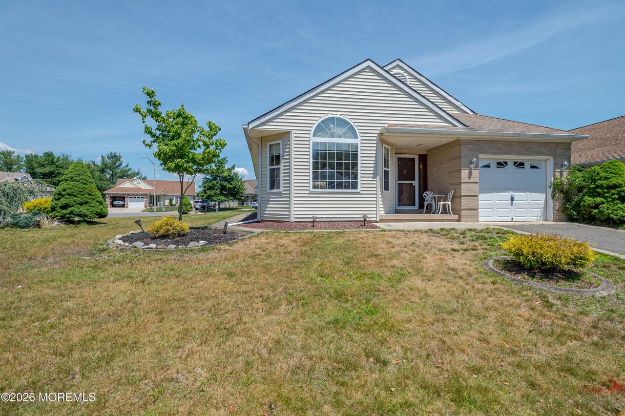 87 Canterbury Lane - Photo 1