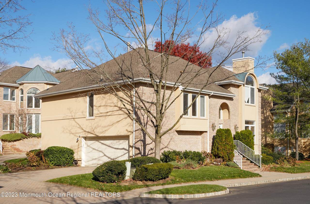 194 Pelican Court - Photo 1