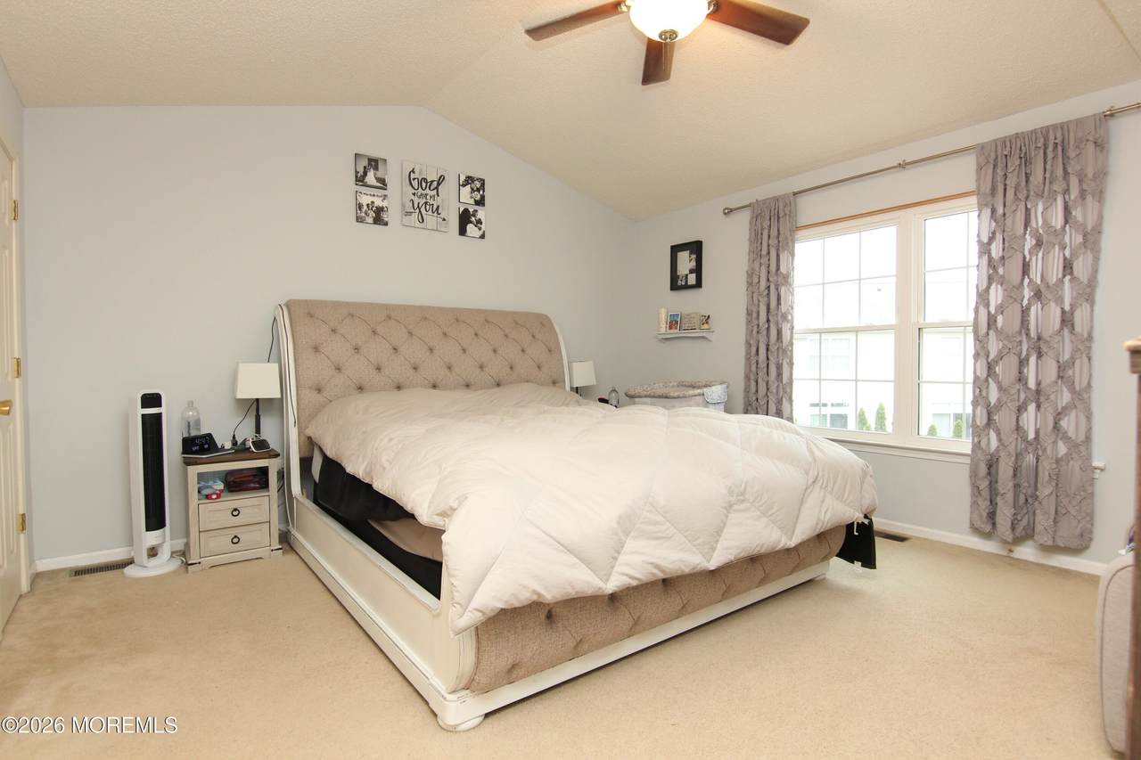 https://bt-photos.global.ssl.fastly.net/monmouth/1280_boomver_1_22619644-2.jpg