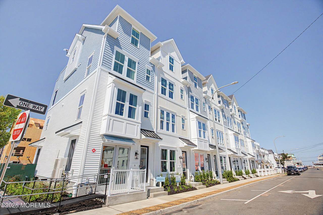 100 Ocean Boulevard - Photo 1