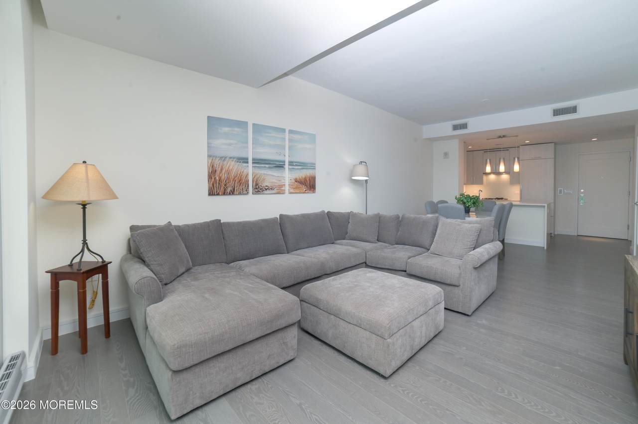 https://bt-photos.global.ssl.fastly.net/monmouth/1280_boomver_1_22619837-2.jpg