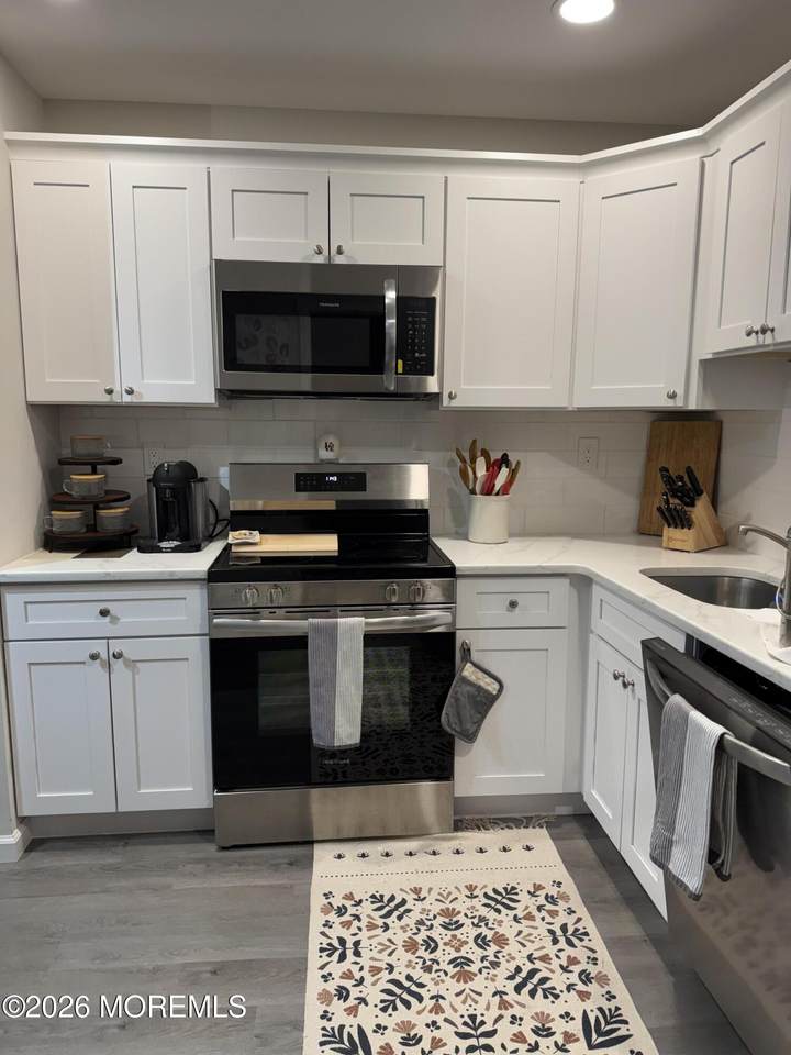 105 Amberly Drive - Photo 1