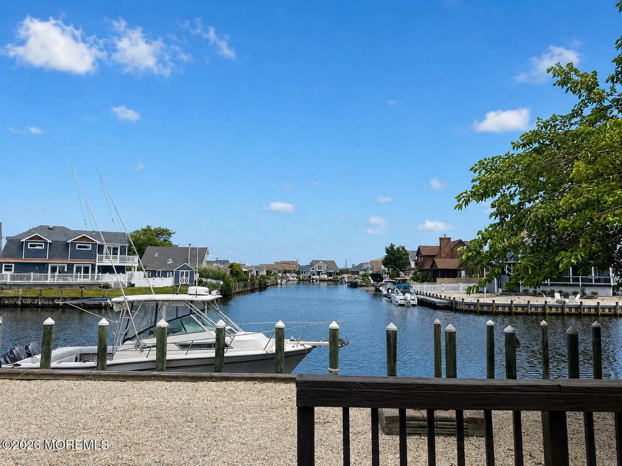 https://bt-photos.global.ssl.fastly.net/monmouth/1280_boomver_1_22619945-2.jpg