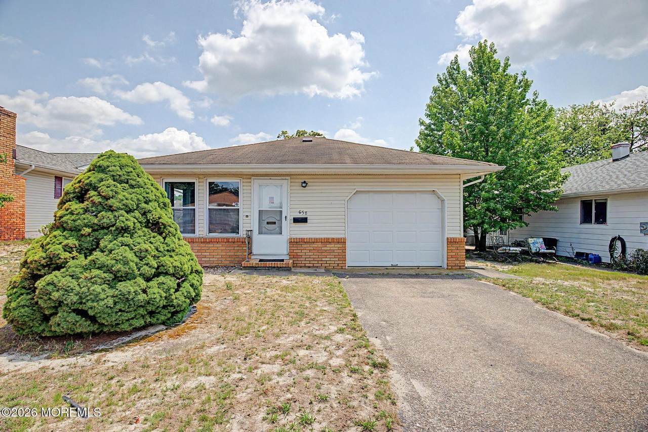 658 Jamaica Boulevard - Photo 1