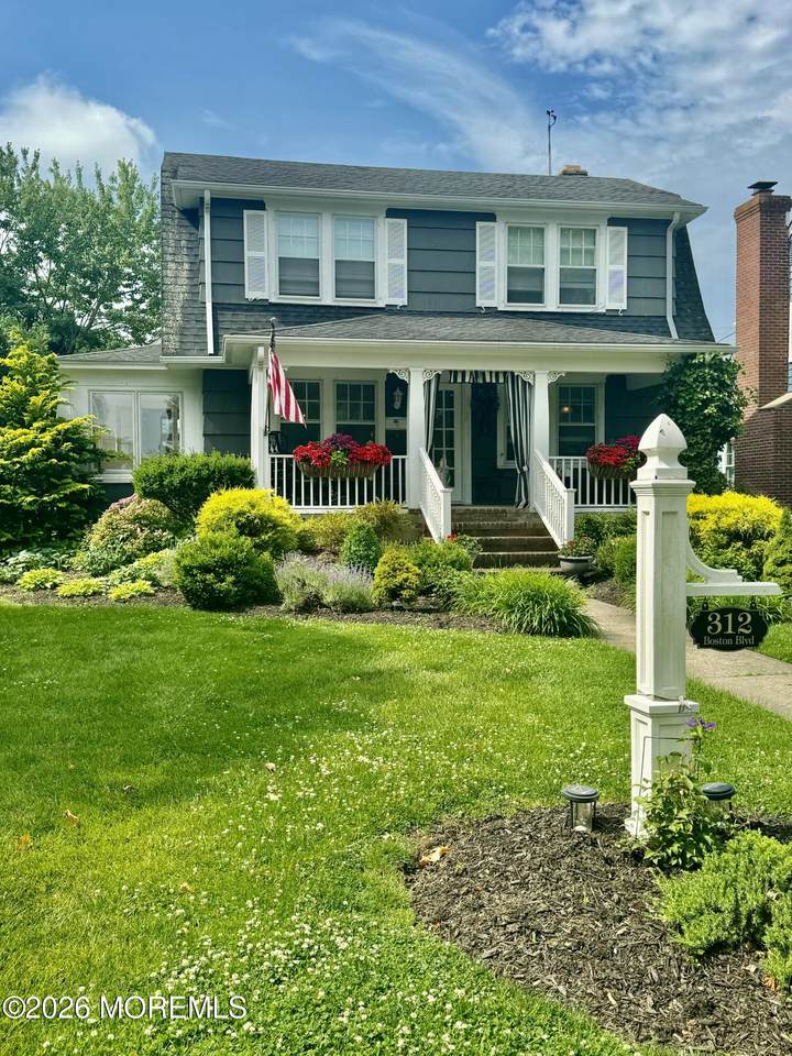312 Boston Boulevard - Photo 1