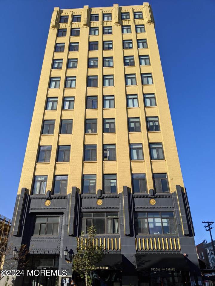 601 Bangs Avenue - Photo 1