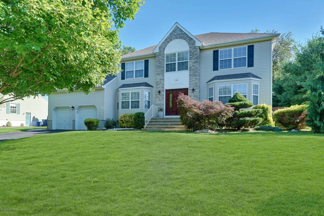 786 Applewood Court - Photo 1