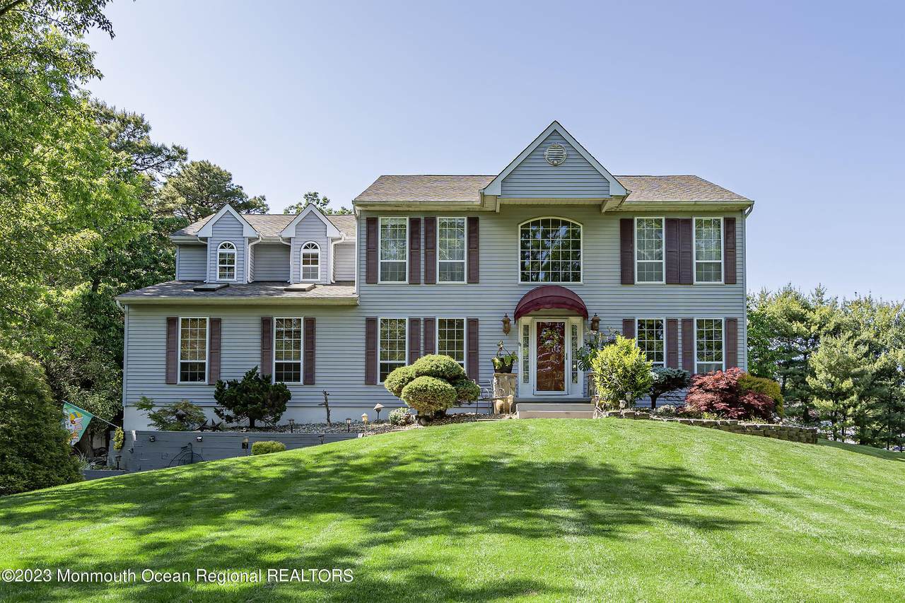 2 Twin Oaks Court - Photo 1
