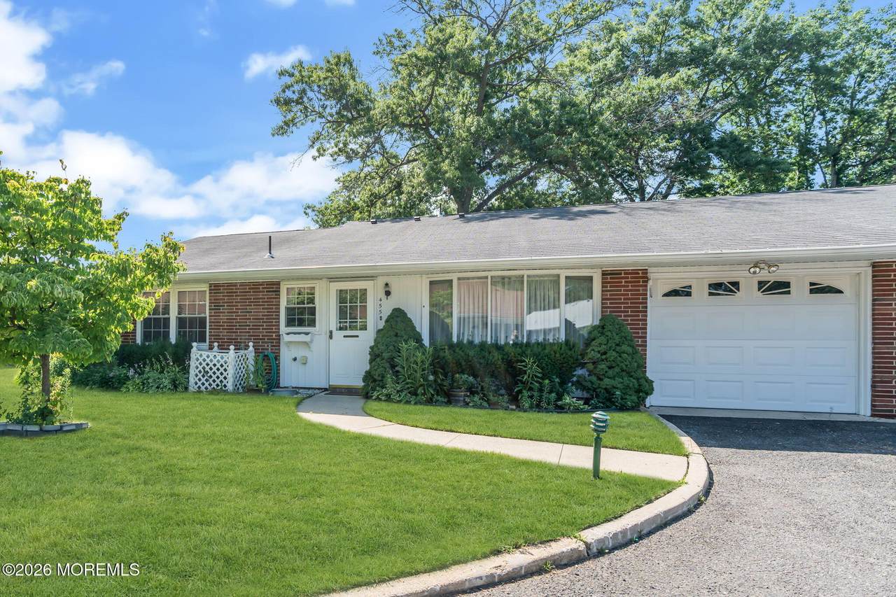 455B Portsmouth Drive - Photo 1