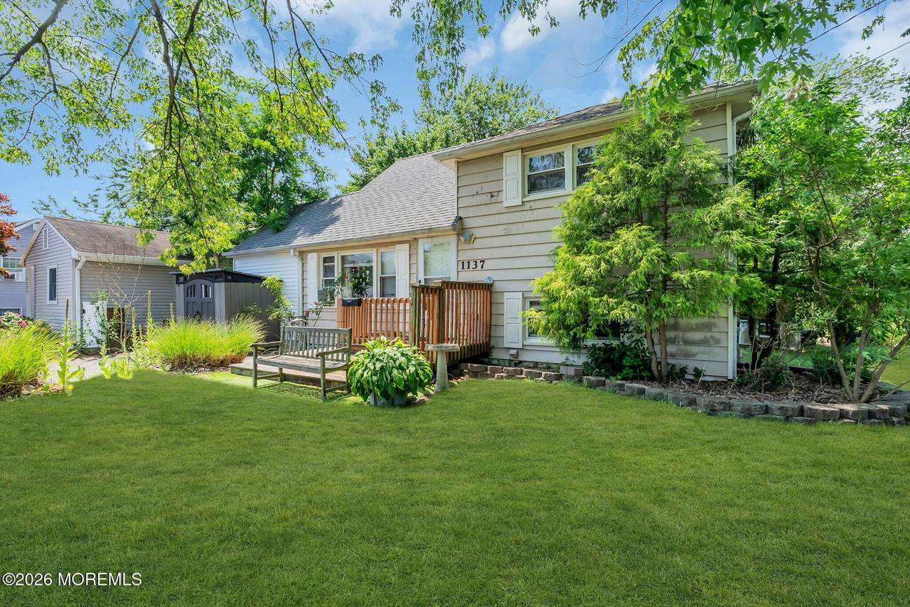 1137 Roe Avenue - Photo 1