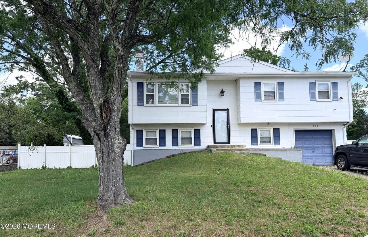 1409 Brookfield Drive - Photo 1