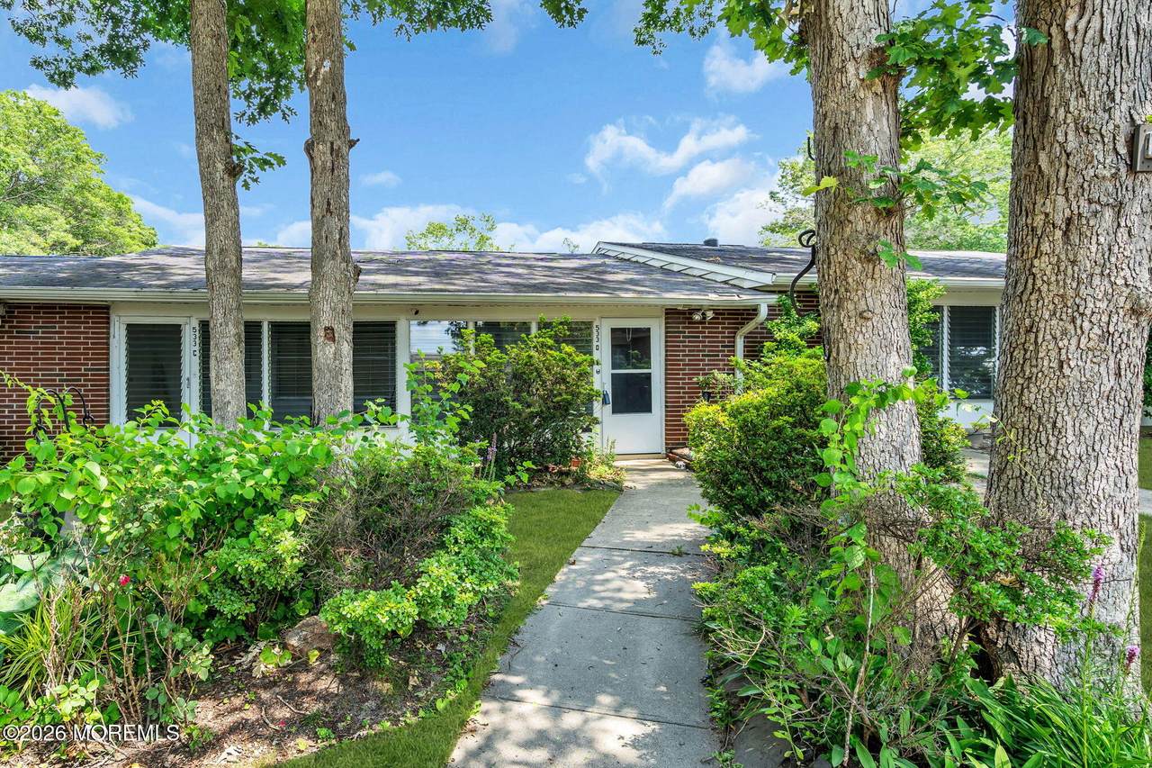 533 Dartmoor Court - Photo 1