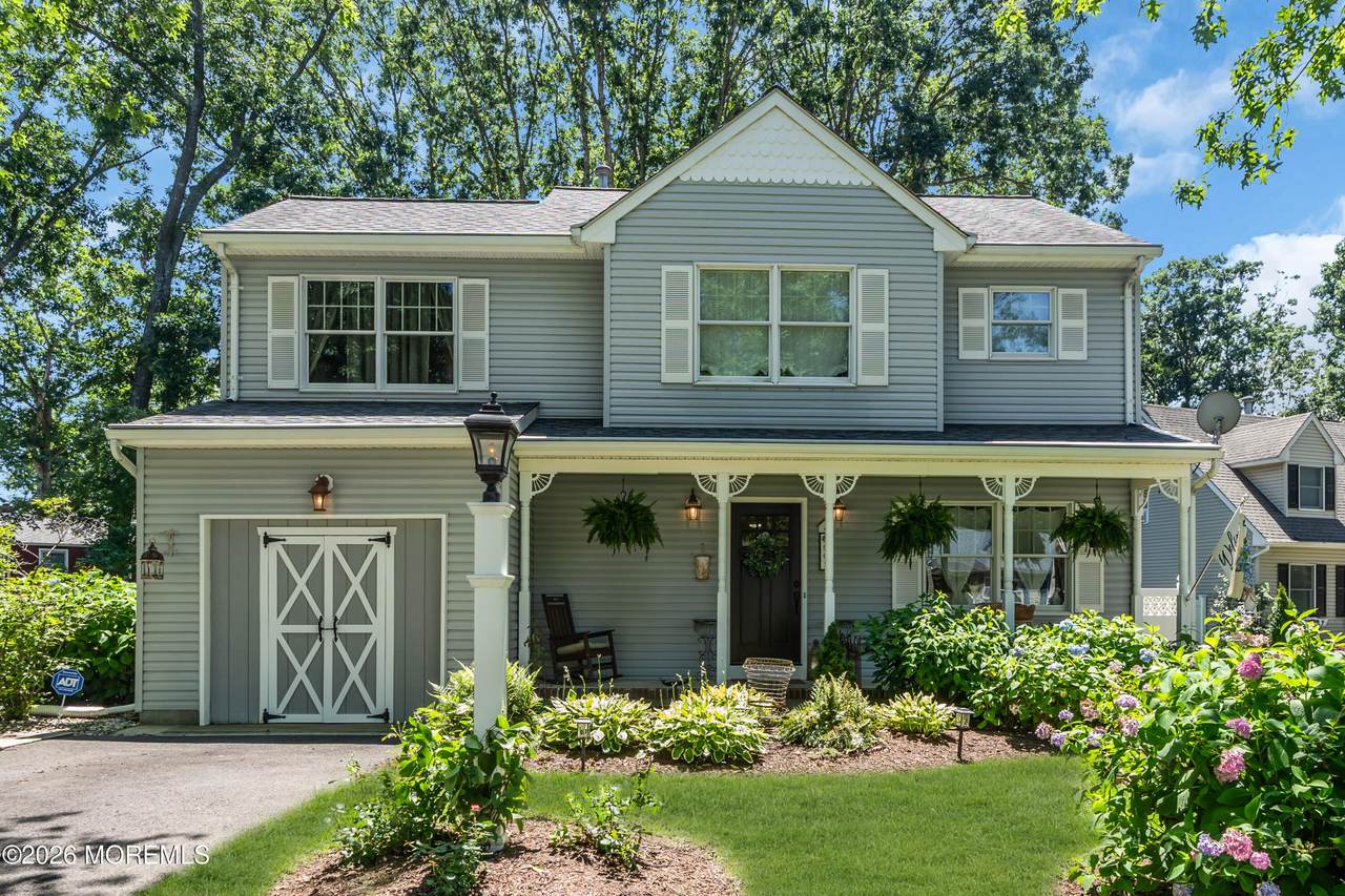 901 Roundtree Drive - Photo 1