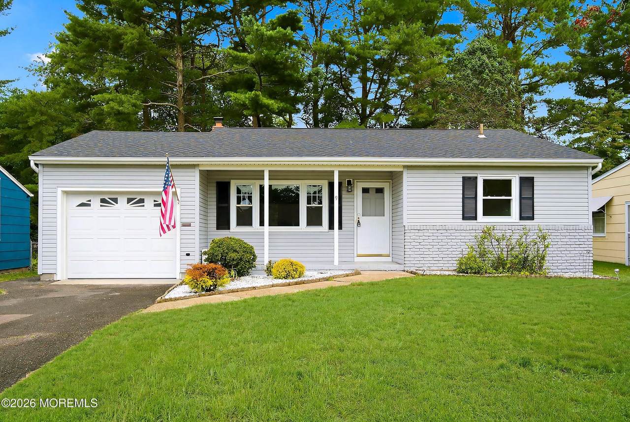 9 Hamilton Court - Photo 1