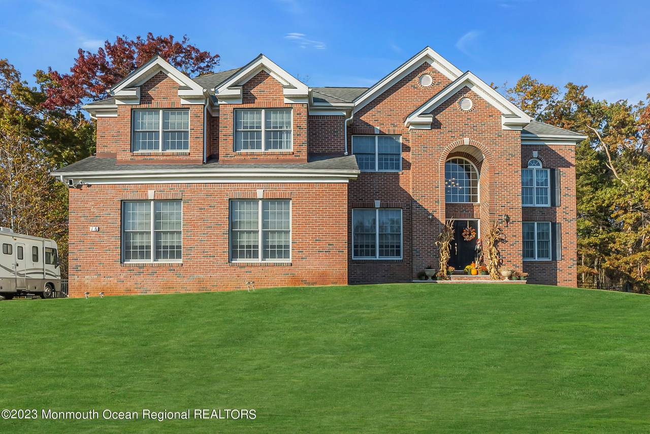 16 Lakeside Drive - Photo 1