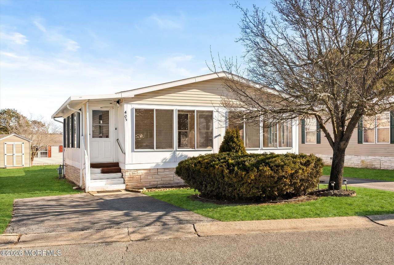 405 Maplehurst Court - Photo 1
