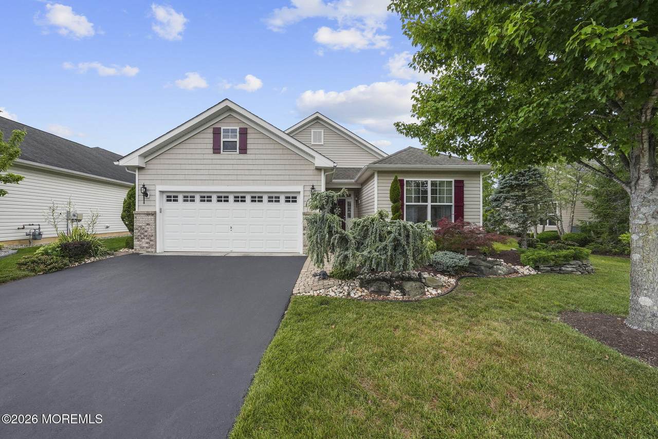 194 Wintergreen Drive - Photo 1