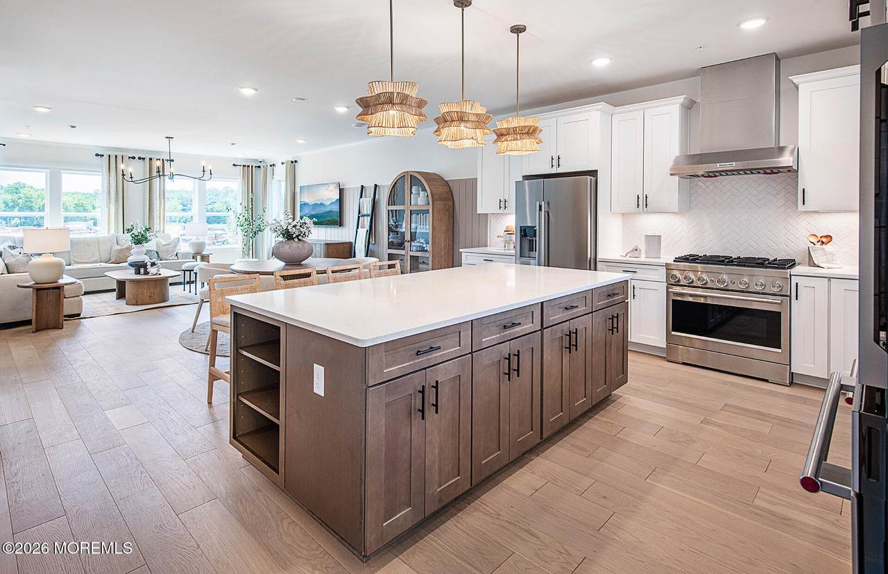 https://bt-photos.global.ssl.fastly.net/monmouth/1280_boomver_1_22621773-2.jpg