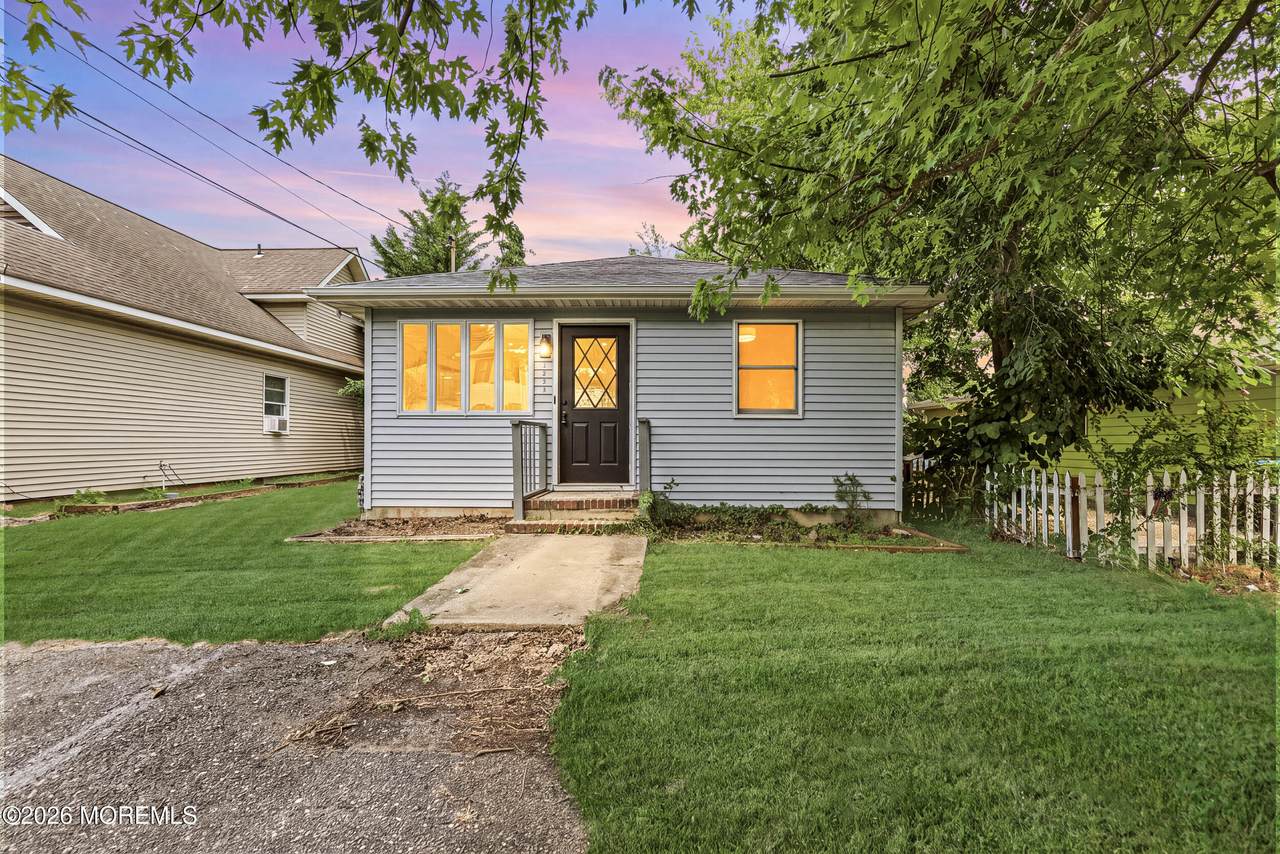 1622 Abbott Avenue - Photo 1