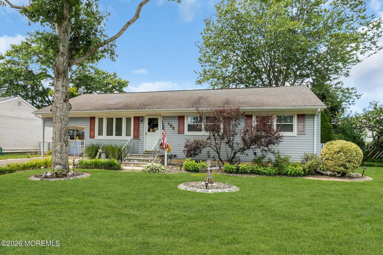 109 Redwood Place - Photo 1