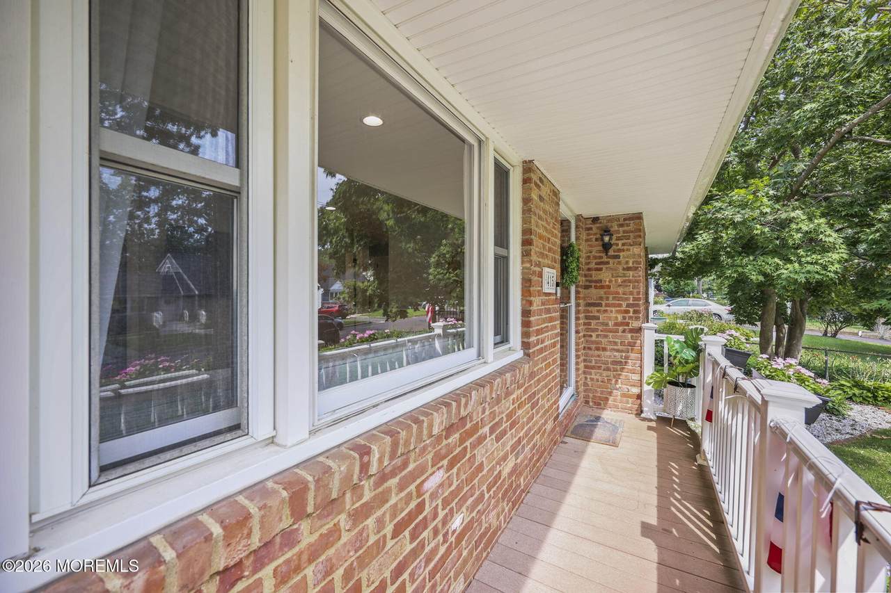 https://bt-photos.global.ssl.fastly.net/monmouth/1280_boomver_1_22621841-2.jpg