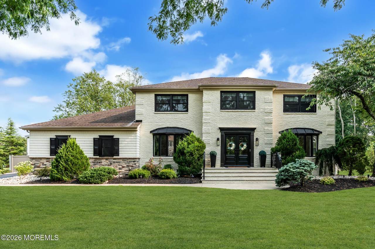 11 Verrazano Drive - Photo 1