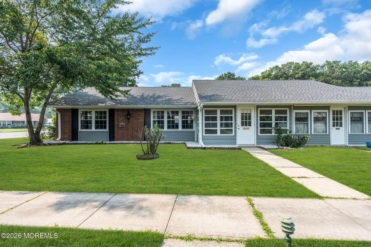 426 Chatham Court - Photo 1