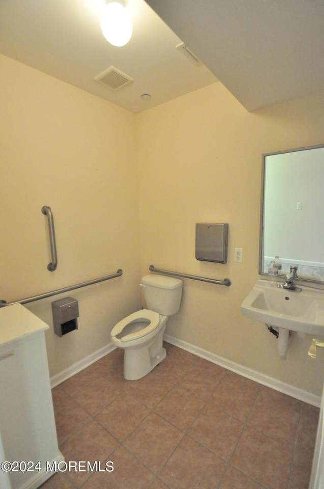 https://bt-photos.global.ssl.fastly.net/monmouth/orig_boomver_1_22622127-2.jpg