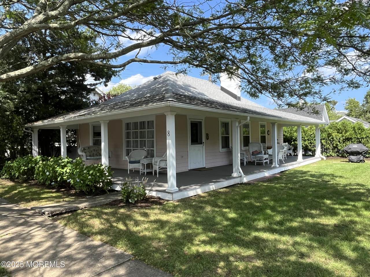 8 2nd Avenue - Photo 1