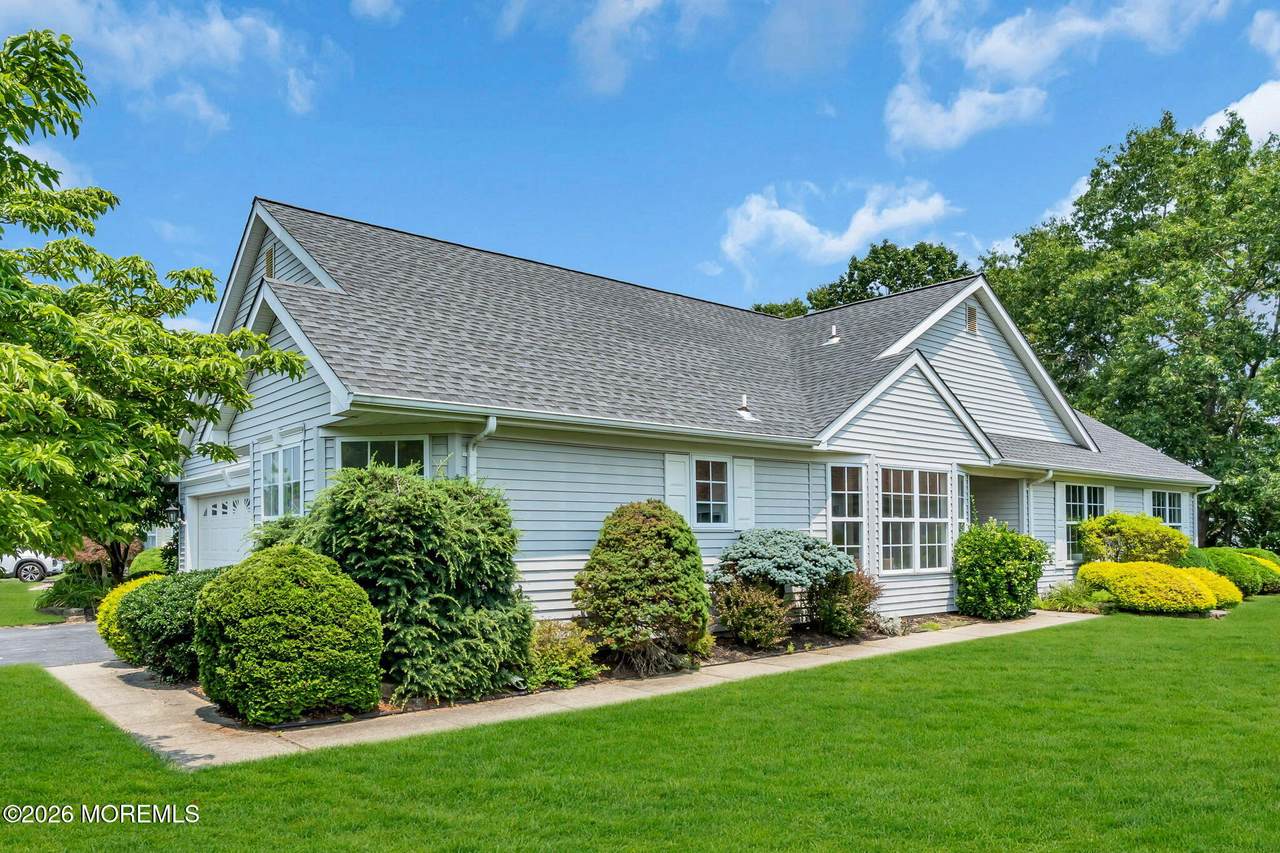 39 Strawberry Lane - Photo 1