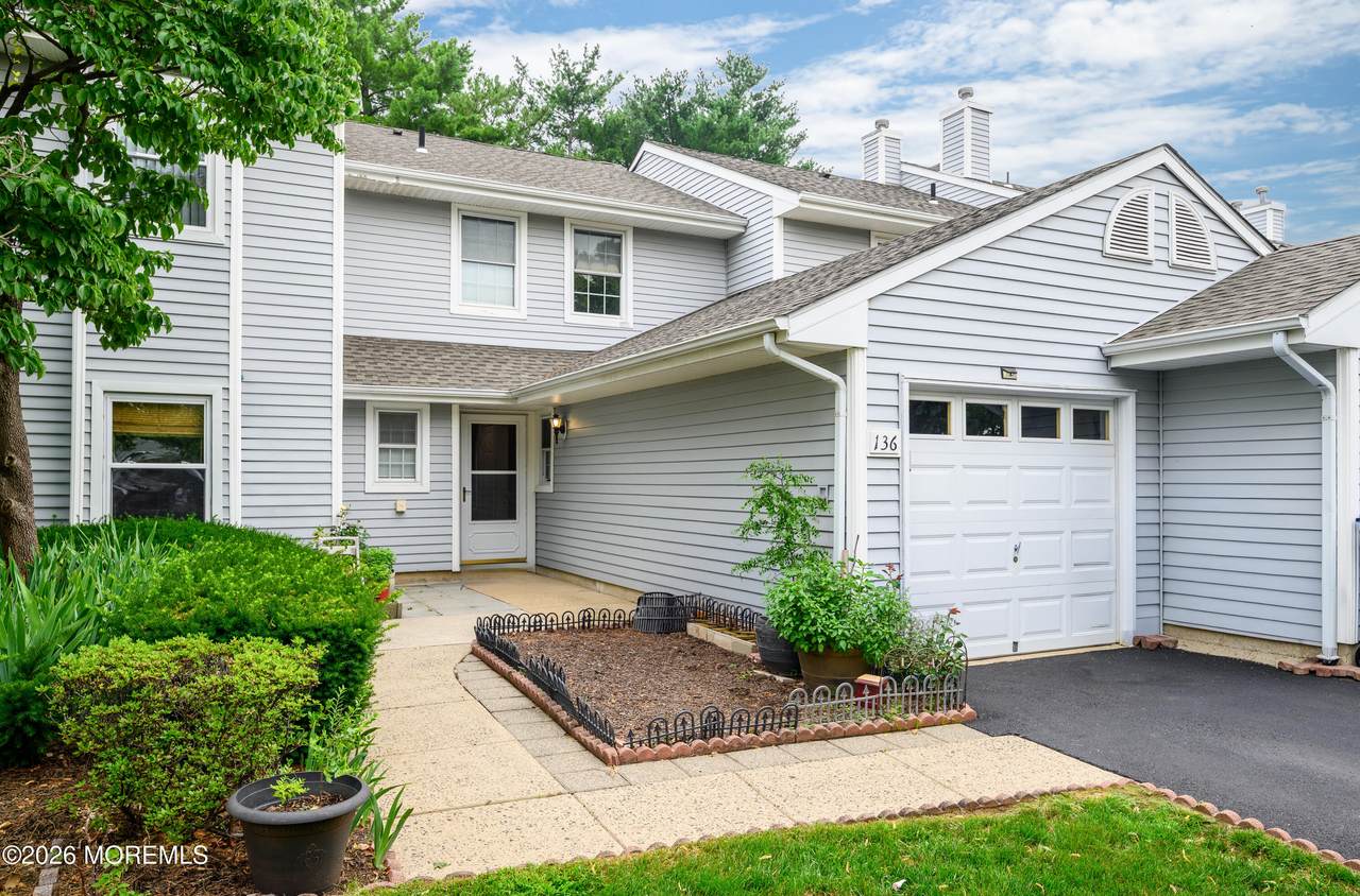 136 Woodmere Drive - Photo 1