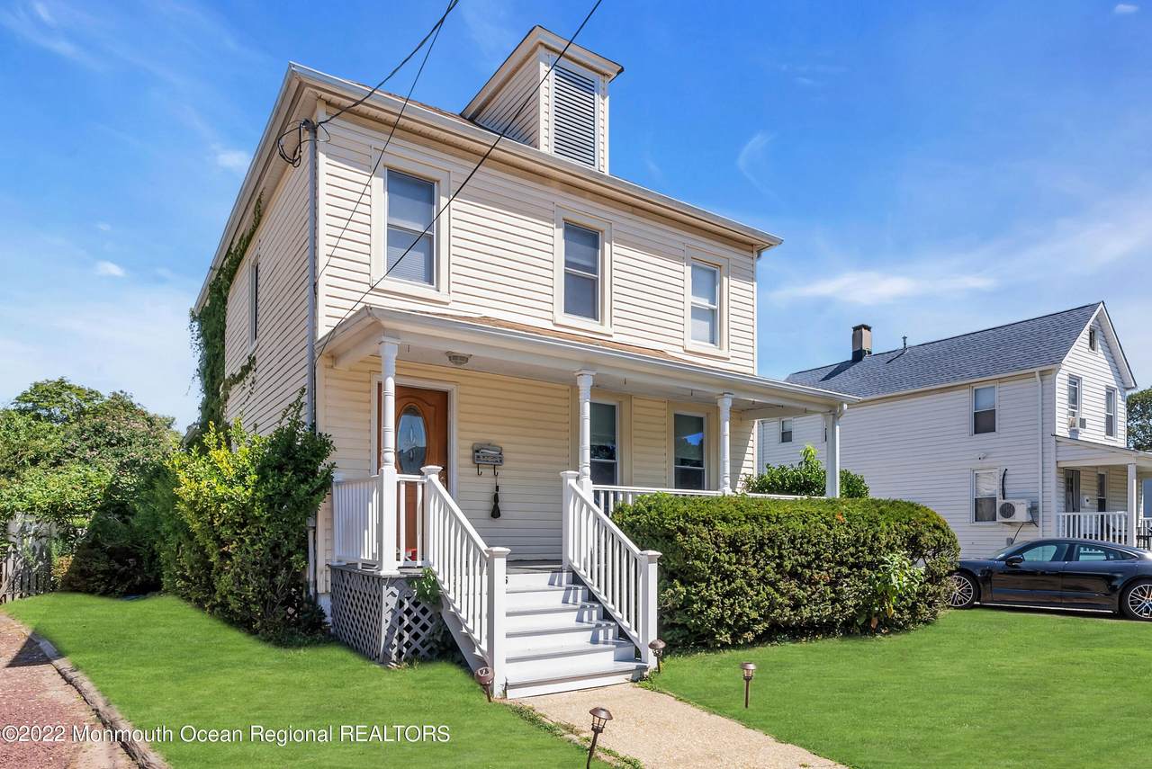 325 Roosevelt Avenue - Photo 1